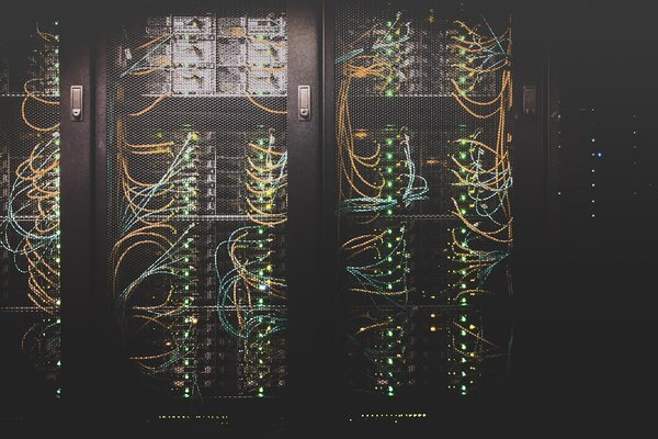 別讓每個部門各養一隻 AI！企業真正需要的是一套共用的 AI 基礎設施