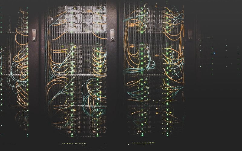 別讓每個部門各養一隻 AI！企業真正需要的是一套共用的 AI 基礎設施